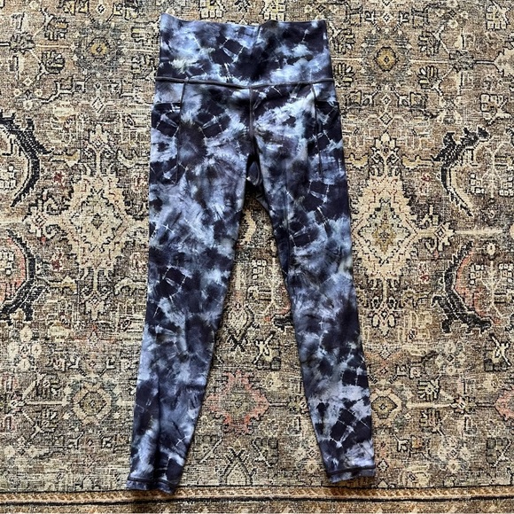 Athleta Salutation Stash pocket II print 7/8 leggings - Picture 1 of 4